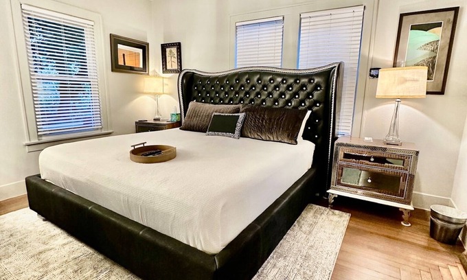 Washington Ave./ Memorial Park House | Blossom Haus Retreat: Private, Stylish & Quiet; Farmhouse- LOVE PETS! 30+Nights