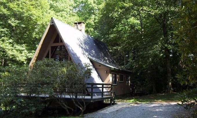 Boone Cabin | Blowing Rock Cabin on Relaxing Mountain Stream-