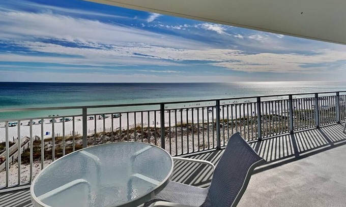 Fort Walton Beach Condo | Blu 606 - Luxury 2 Bd Beachfront Condo - Beach Bliss Awaits!