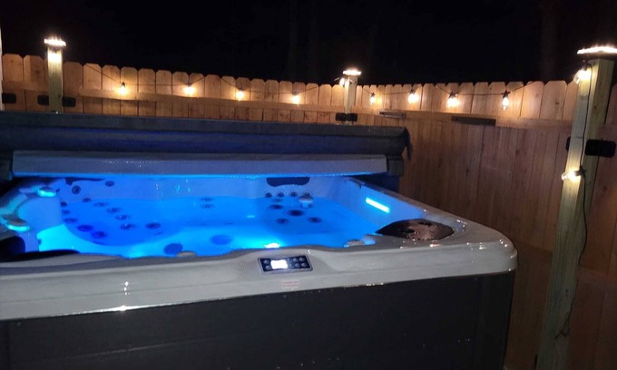 East Sandwich House | Blue Anchor Cottage - private hot tub getaway!