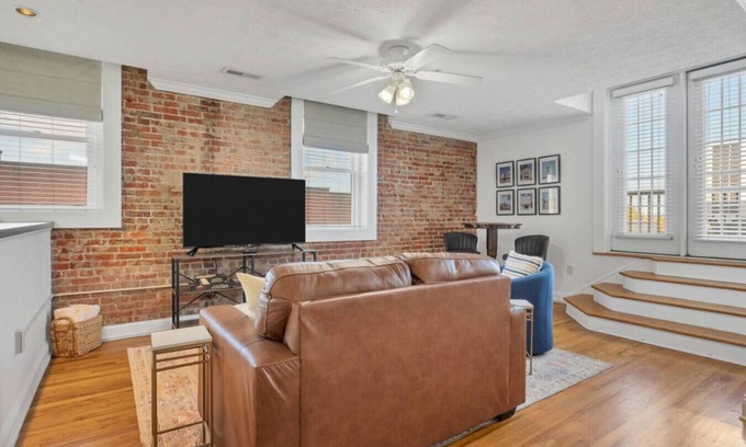 Maryville Apartment | Blue Bella a Downtown Maryville Loft