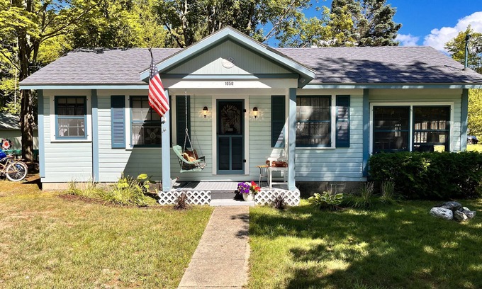Bay View Cottage | Blue Belle Cottage in Bay View