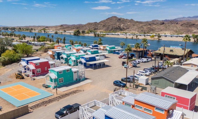 Parker Strip House | Blue Bliss, Private Hot Tub & Fenced Yard at Roadrunner Resort