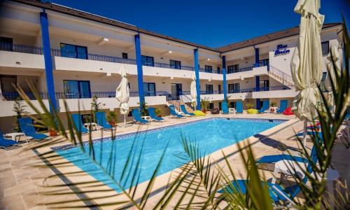 Vama Veche House | Blue Border