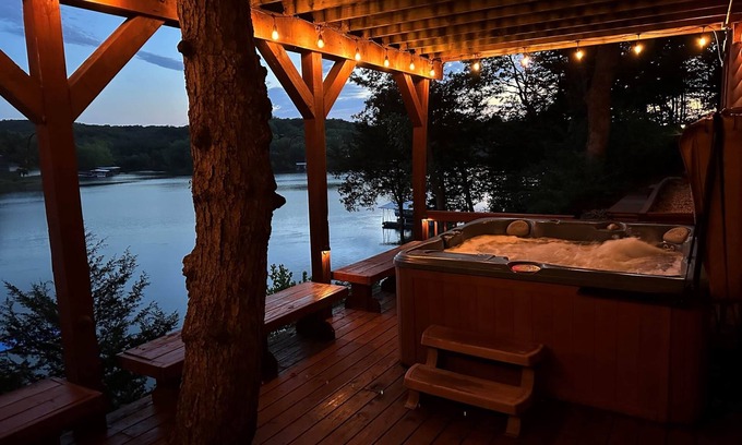 Warsaw House | Blue Branch Lodge - Warsaw, MO