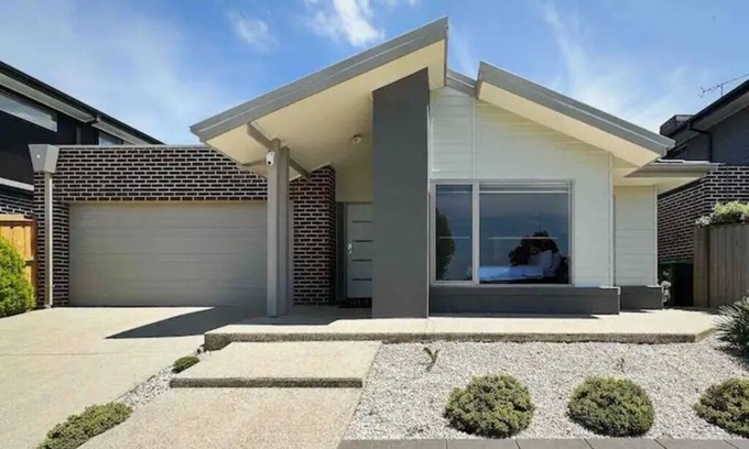 Torquay House | "Blue Breeze " Luxury Home at Torquay