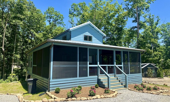 Tracy City Cabin | Blue Chair Hideaway at The Retreat at Water's Edge