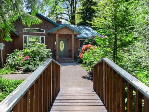 Mount Hood Village House | Blue Coconut - Meredith Lodging