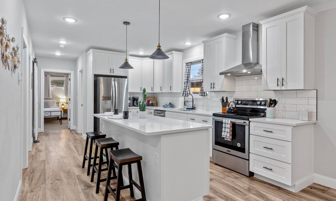 St. Louis House | Blue Door Bungalow | JZ Vacation Rentals