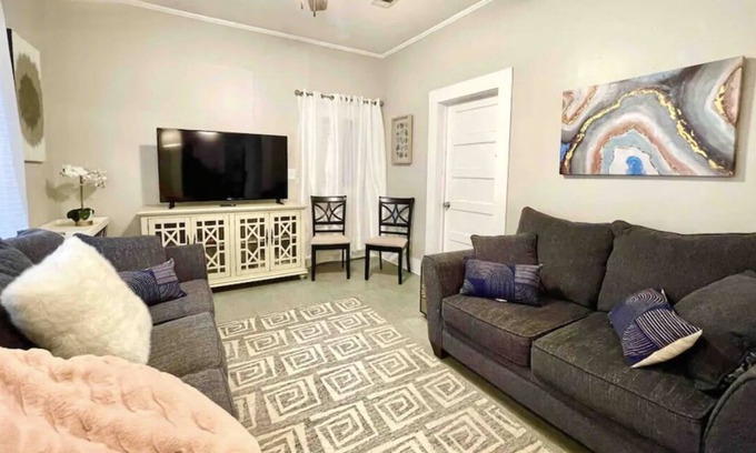 Hattiesburg House | Blue Dove Villa - Spacious 3 Bed/2 Bath Home