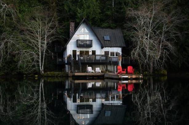 Port Angeles House | Blue Haven Iconic Lakefront 4 Season Retreat