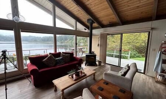 Lakeside House | Blue Heron Nest Lake Cabin Retreat