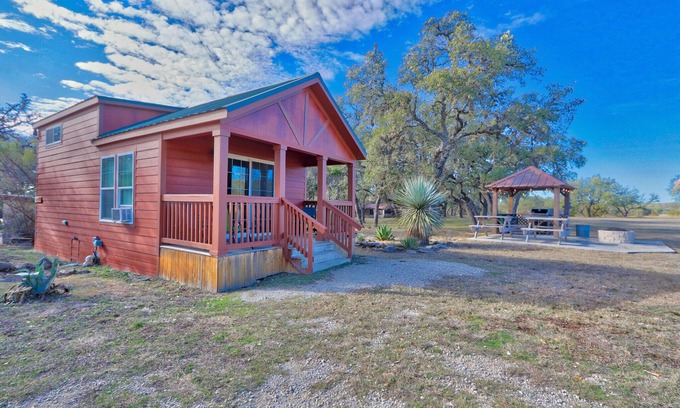 Wimberley Cabin | Blue Hole Cabin - Minutes from Jacob's Well!