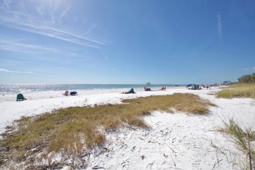 Fort Myers Beach House | Blue Horizon by Sun Palace Vacations
