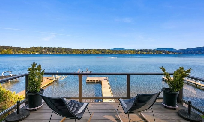 Bellevue House | Blue Horizon Lakehouse