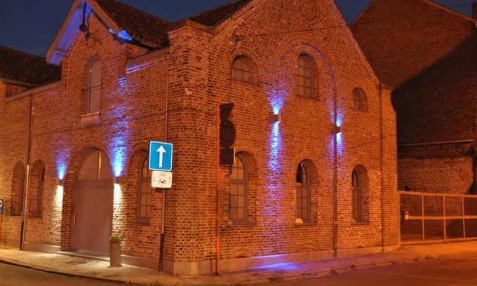 Kortrijk House | Blue House On The Water
