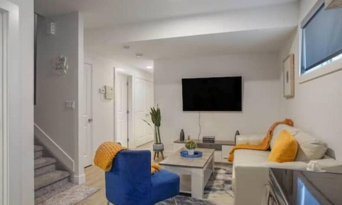West Edmonton Condo | Blue Ivory in Secordn