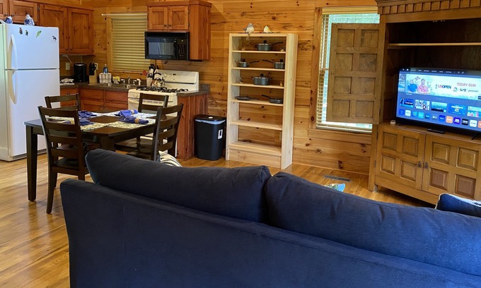 West Jefferson Cabin | Blue Jay Cabin
