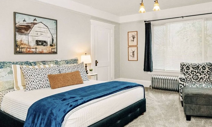 Great Falls House | Blue Jay - Charming Upper Level Duplex Near Downtown