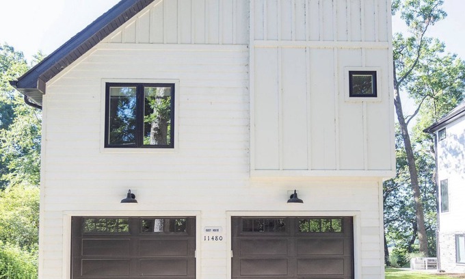 New Buffalo House | Blue Laguna Cottage - Private Beach 5 min - Riverfront - Kayaks