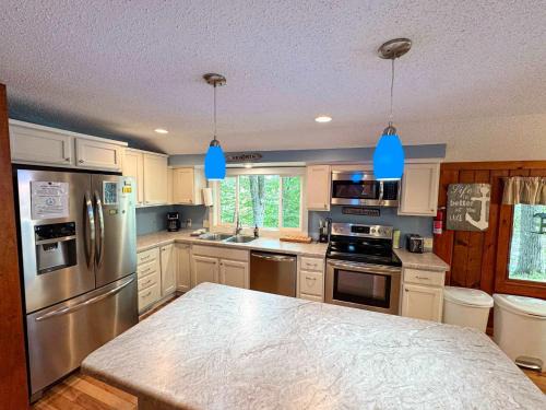 Minocqua House | Blue Lake Cottage - 10 Minutes to Minocqua