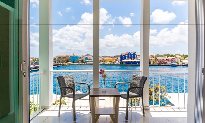 Punda Apartment | Blue Marlin - Famous Handelskade Apartment