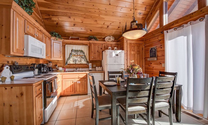 Black Bear Falls Cabin | Blue Mist View