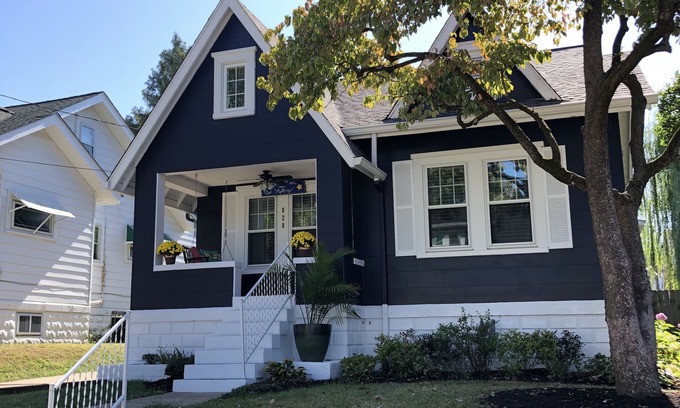 Parkway Village House | Blue Moon Over My Amy
