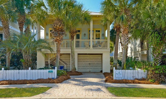 Holiday Isle House | Blue Moon - Truly Special Vacation Cottage in Destin Pointe