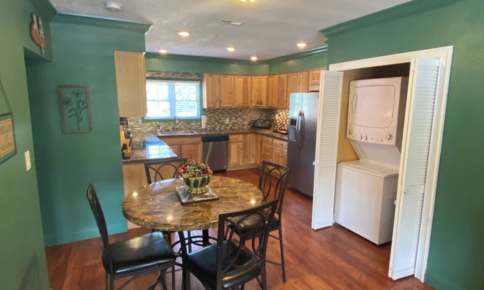 Clayton Apartment | Blue Moon Vacation Rentals Downtown Clayton