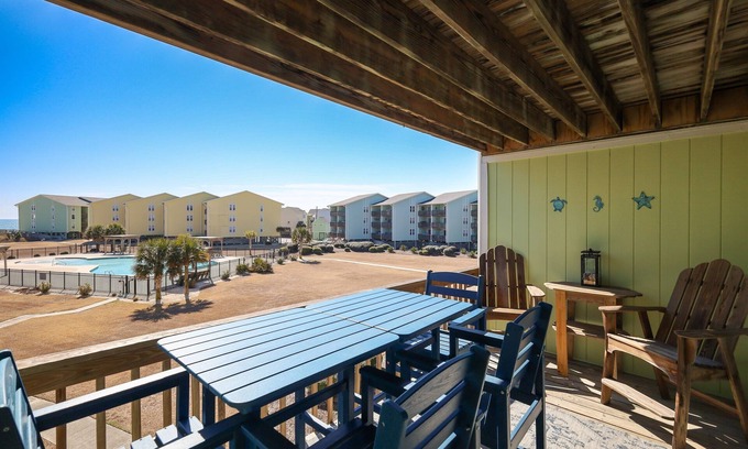 Surf City Condo | Blue Oar- Beach, Pool, and Sun in Surf City!