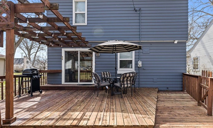 Muskegon House | Blue Paw Retreat - Pet Friendly rental near beaches & golf courses