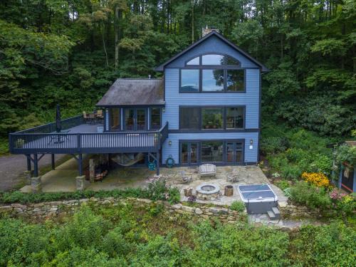 Weaverville House | Blue Ridge Bliss Gorgeous home with hot tub & stunning views