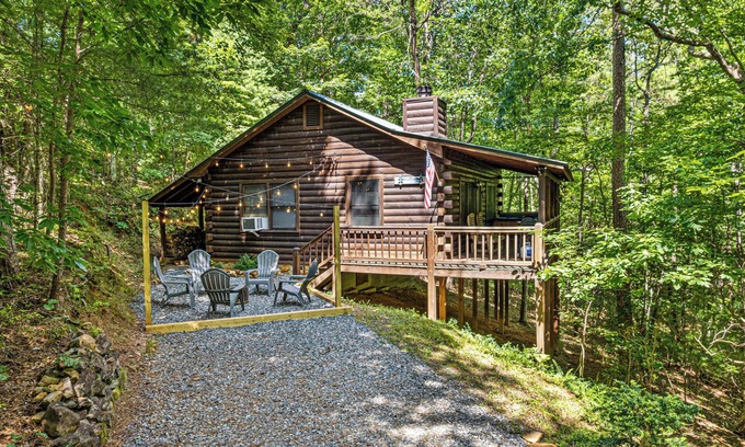 Blue Ridge Cabin | Blue Ridge Cabin-Hot Tub, Fire Pit with Free Firewood