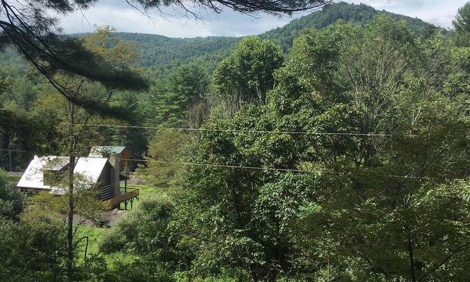 Fleetwood Cabin | Blue Ridge Getaway-Relax on the Front Porch-Wildlife Galore!