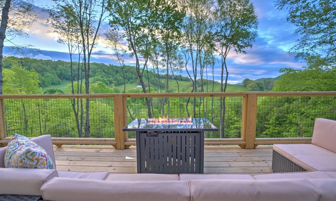 Heavens Holler Ski Chalet | Blue Ridge Mountain Views Lux Home in the Trees