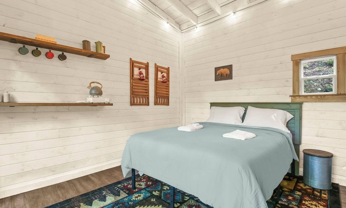 Laurel Springs Cabin | Blue Ridge Parkway/Off-Grid Cabin/Glamping/Turkey Hop Cabin