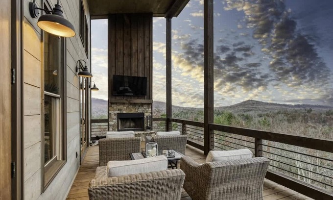 Mineral Bluff Cabin | Blue Ridge - Pool - Hot Tub - Views