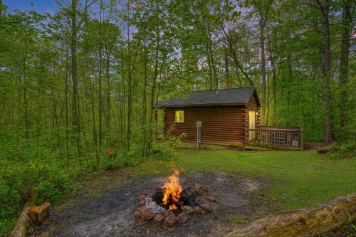 Logan House | Blue Rose Cabins - Cupids Cabin