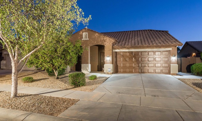 Starlight Trail House | Blue's Retreat Spacious 3 BR Home Avondale/Phoenix
