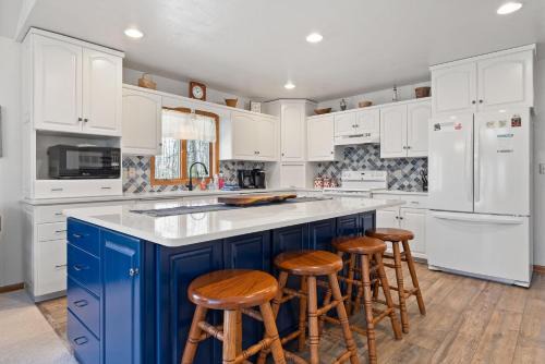 Fish Creek House | Blue Skies and Cherry Pies by Simple Life Rentals