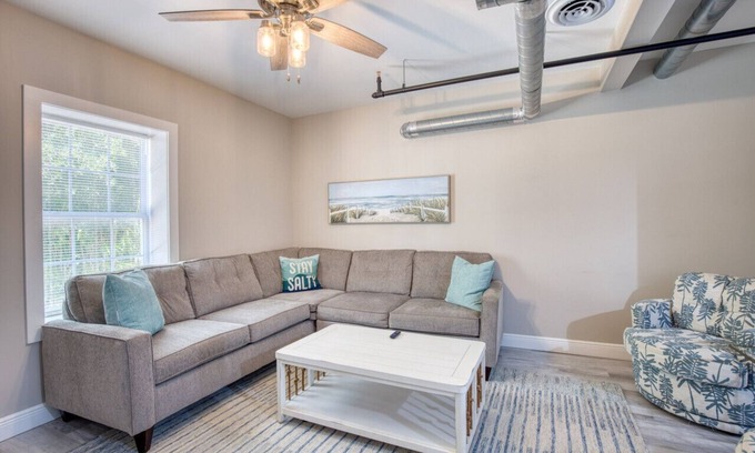 Biloxi Apartment | Blue Skies in Downtown Biloxi