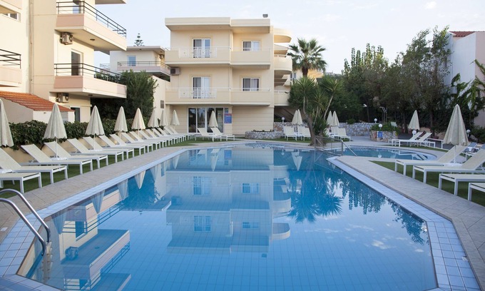 Agia Marina Hotel | Blue Sky Hotel Family Apartment with sea view & pool