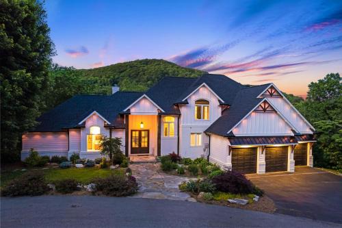 Skyland House | Blue Sky Manor by Carolina Mornings