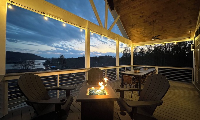 Cedar Bluff House | "Blue w/a View"" - Brand new luxury home with hot tub, fire pit, kayaks, & FUN!