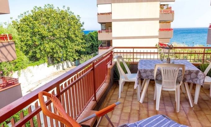 Letojanni Apartment | Blue Wood Apartment