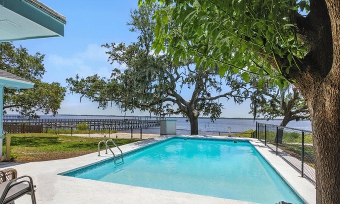 Panacea House | Blue Zone – Your no-stress zone for sun-soaked fun