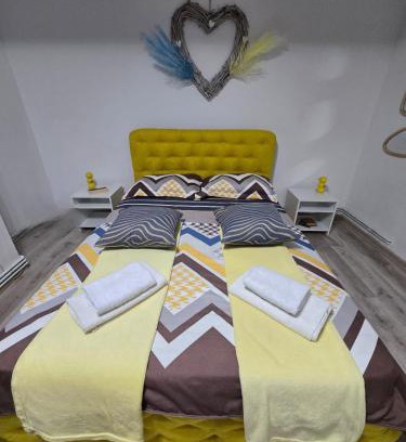 Curtea De Arges Apartment | Blue4Yellow