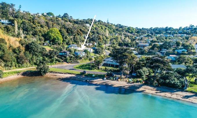 Surfdale House | Bluebelle - Stay Waiheke