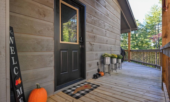 Murphy Cabin | Blueberry Cottage A Delightful 2 bedroom cottage